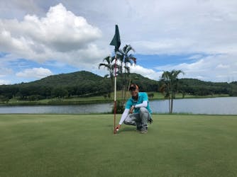 Experiência de golfe de meio dia na cidade de Ho Chi Minh
